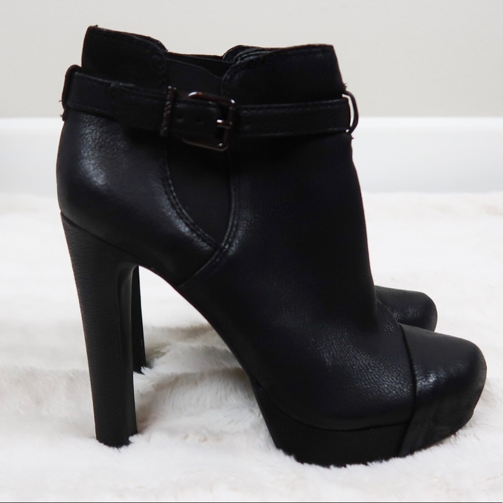 Sexy- Gianni Bini black stacked heeled booties